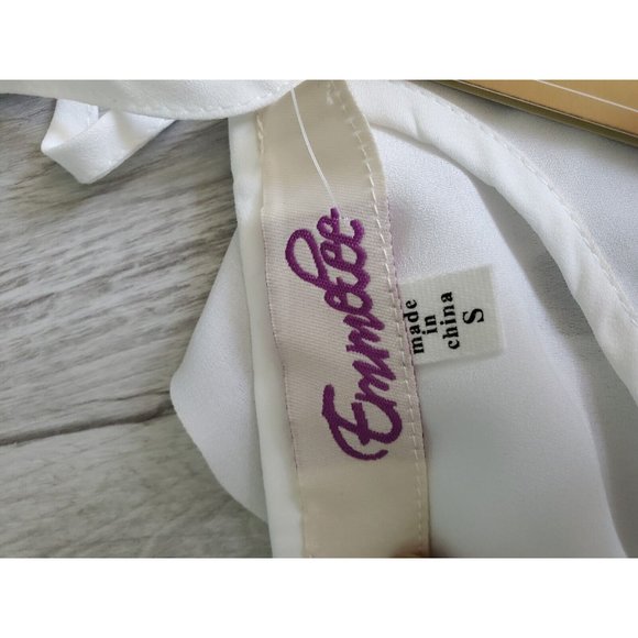 francesca’s Emmelee White tank top, scalloped hem, women’s small NWT - Picture 3 of 8